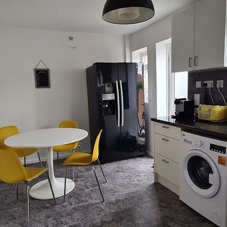 Cosy 3-Bedroom House In Aspley 诺丁汉 外观 照片