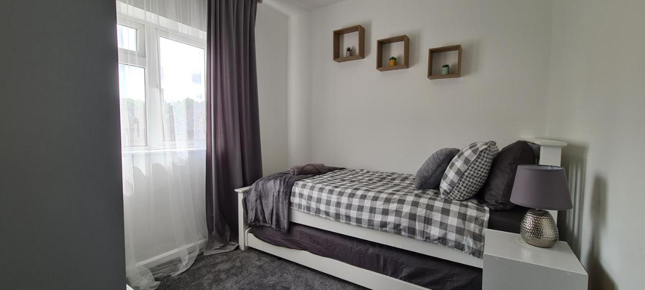 Cosy 3-Bedroom House In Aspley 诺丁汉 外观 照片